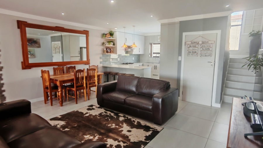 3 Bedroom Property for Sale in Hartenbos Heuwels Western Cape